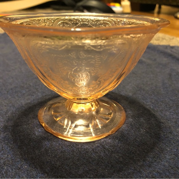 Set of 4 vintage pink depression dessert “sherbet” footed cups - Picture 2 of 3